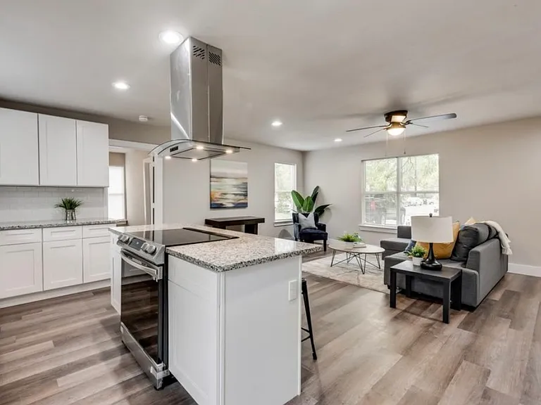 1215 Fannin St — Photo 3