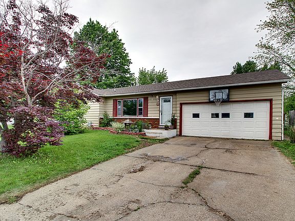 2nd image of 401 Parkview Dr