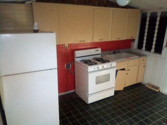 5th image of 4489 Vine Blvd