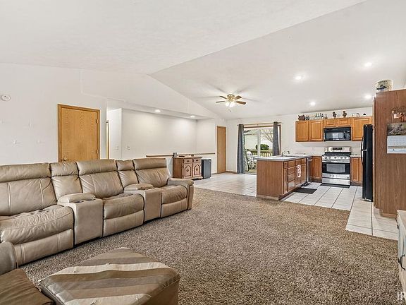 5th image of 2804 E Lapoint Dr
