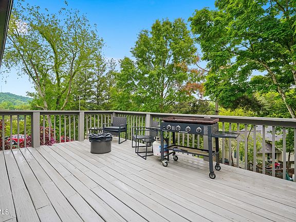 2nd image of 2805 Oakcliff Ct