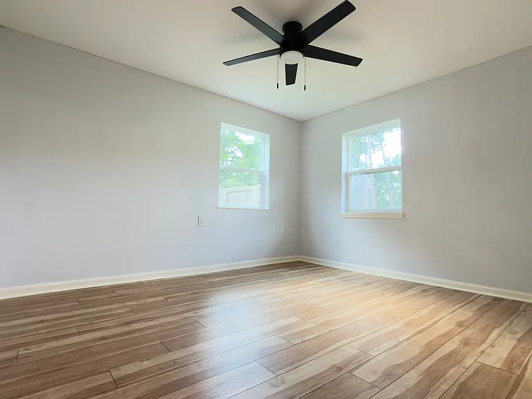 501 Mills Ave — Photo 19