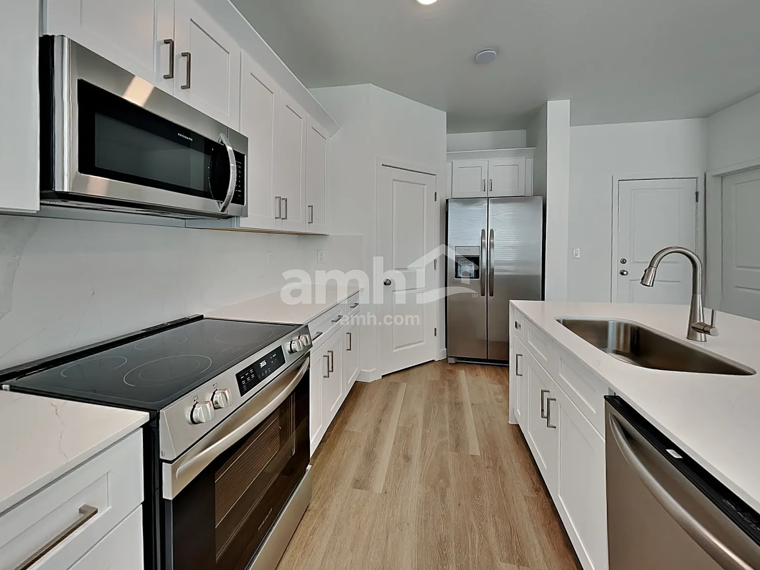 3 bed, 2.5 bath, 1978 sqft, $2,305 — Photo 3