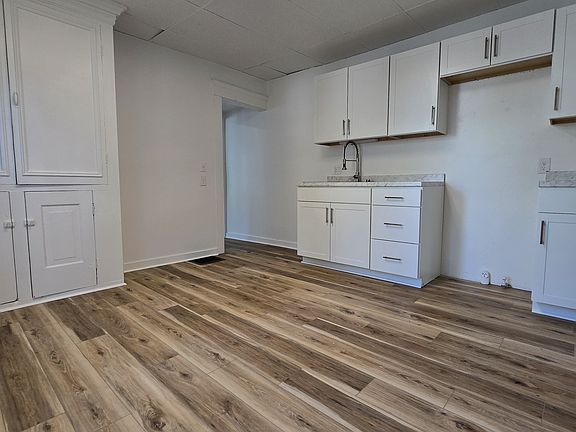 5th image of 428 W Oak St
