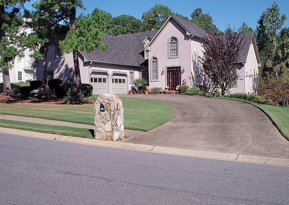 1st image of 3140 Swallow Dr NE