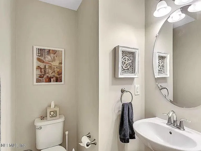 361 Richmond Dr — Photo 1