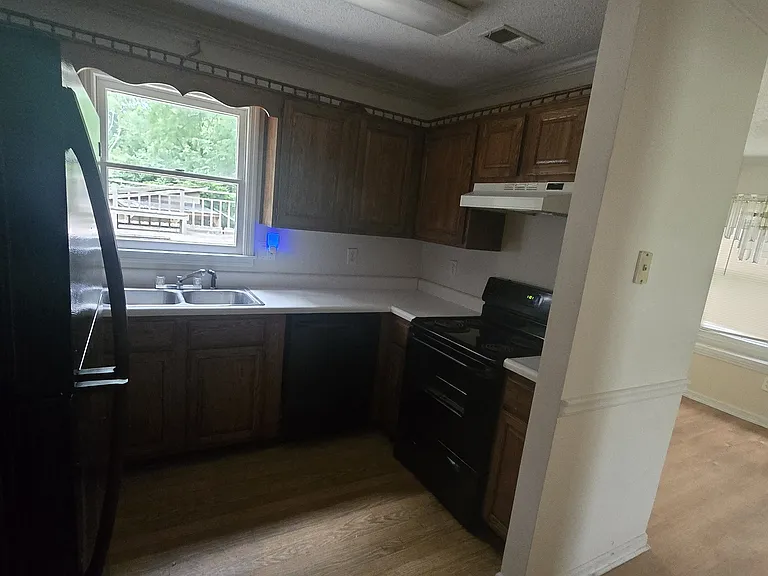 3490 Runnymeade Dr — Photo 5