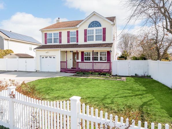 1040 Wellwood Avenue, West Babylon, NY 11704