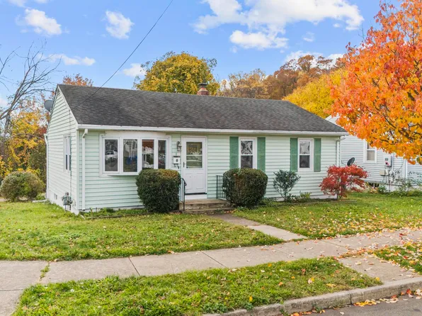 4 Laura Lane, New Haven, CT 06512