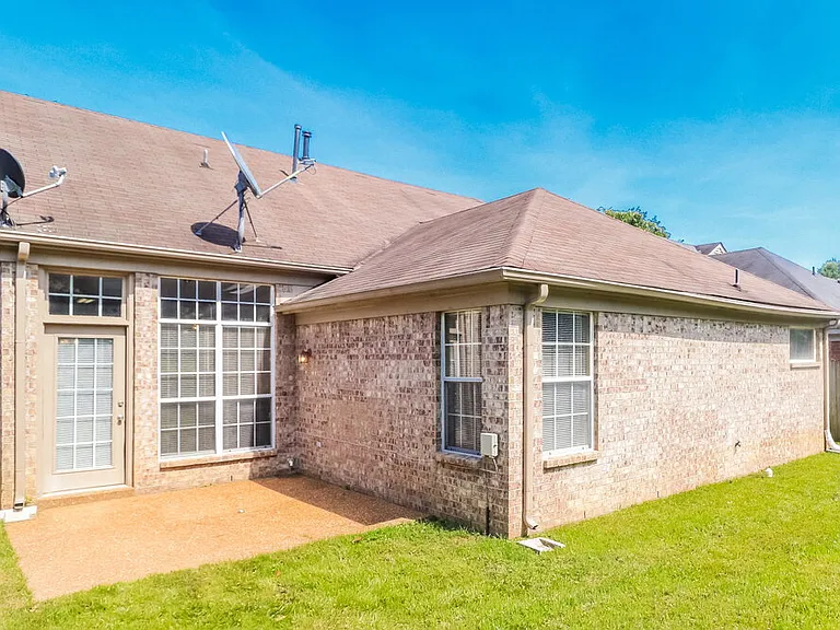 2811 Misty Bay Dr — Photo 16