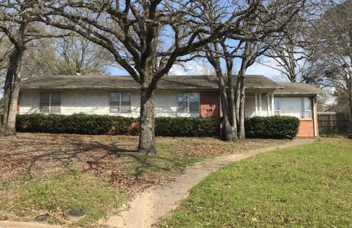 1st image of 215 Stephanie Dr
