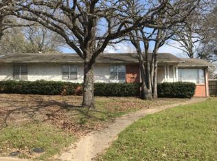 215 Stephanie Dr, Palestine, TX 75803