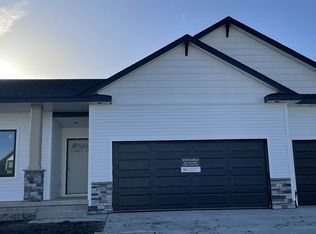 9938 Watermeadow Cir, Johnston, IA 50131