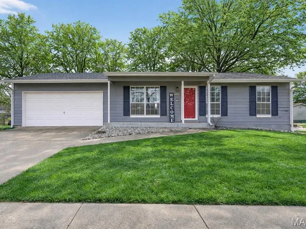 1374 Half Moon Dr, O'Fallon, MO 63366