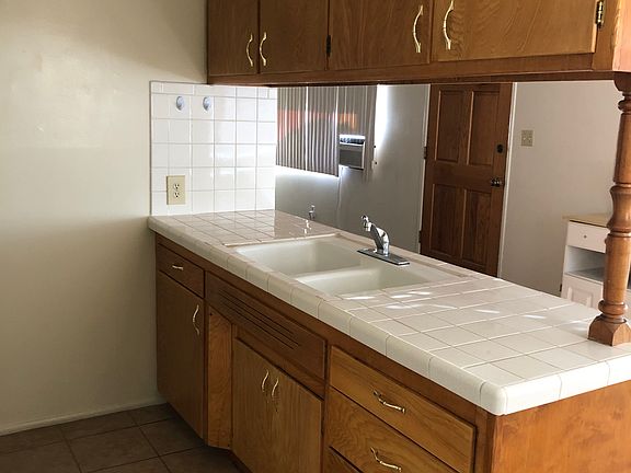2nd image of 669 N Lake St APT 10