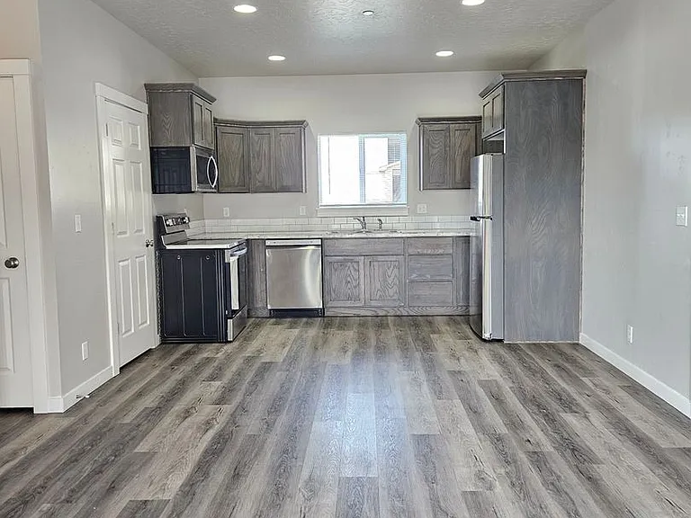 1011 Pirate Cove Dr — Photo 3