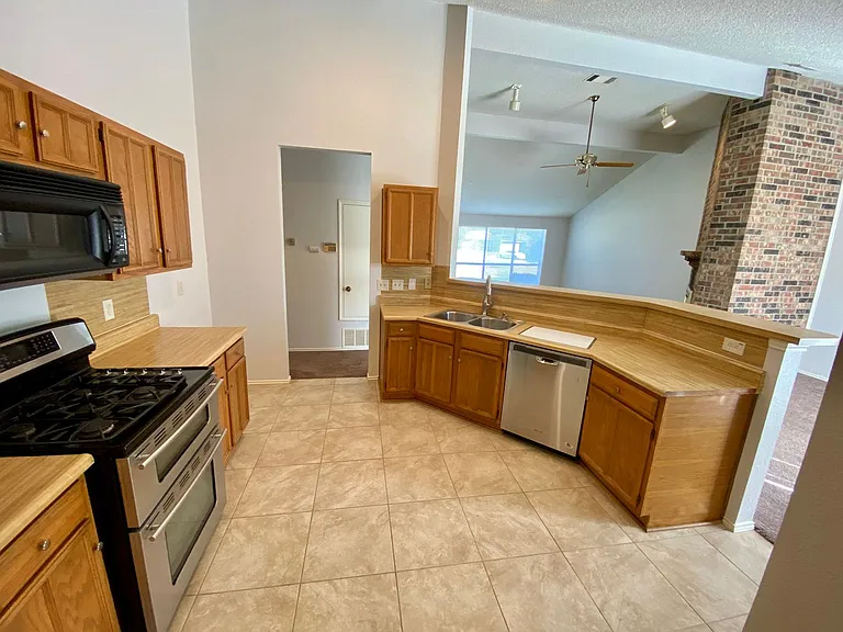 322 Quail Hollow Dr — Photo 4