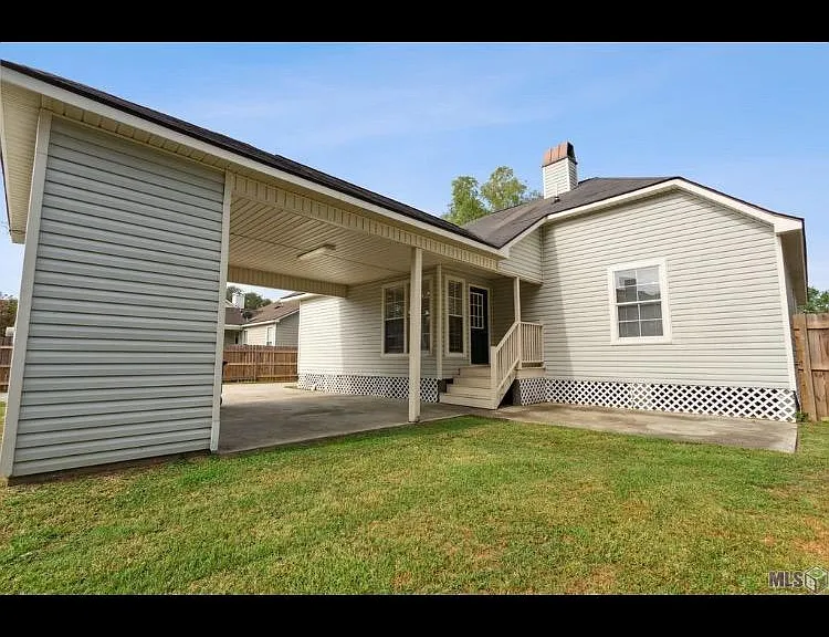327 Greenhaven Dr — Photo 13