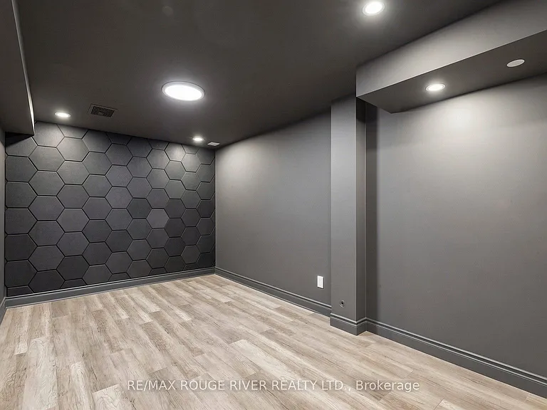 66 Telegraph Dr — Photo 36