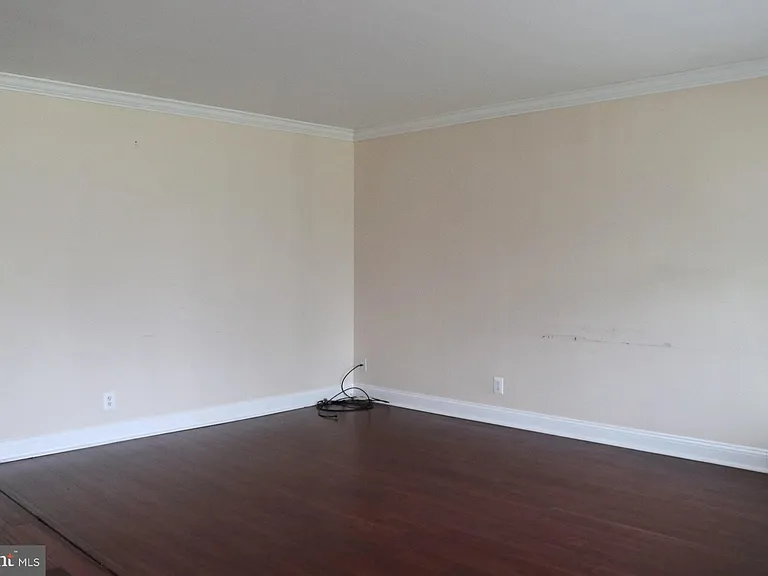 102 E Main St — Photo 6