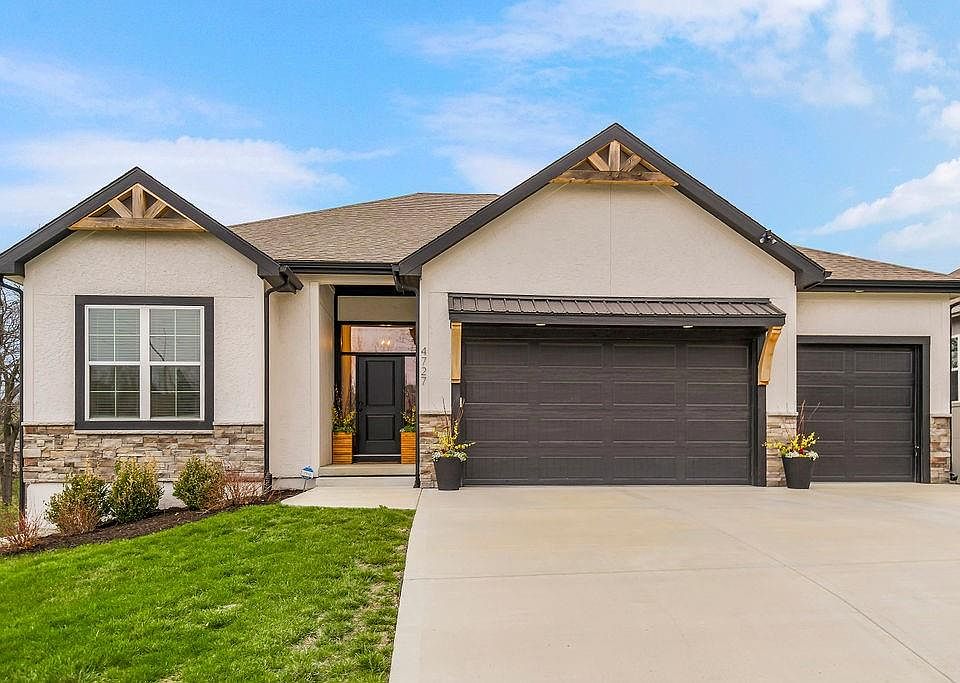 4727 Lakecrest Dr, Shawnee, KS 66218 | Zillow