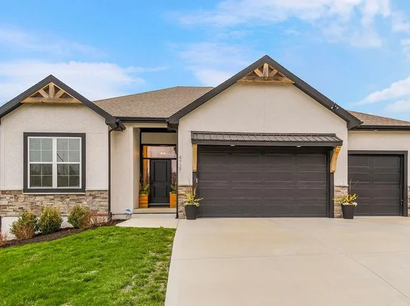 4727 Lakecrest Dr, Shawnee, KS 66218