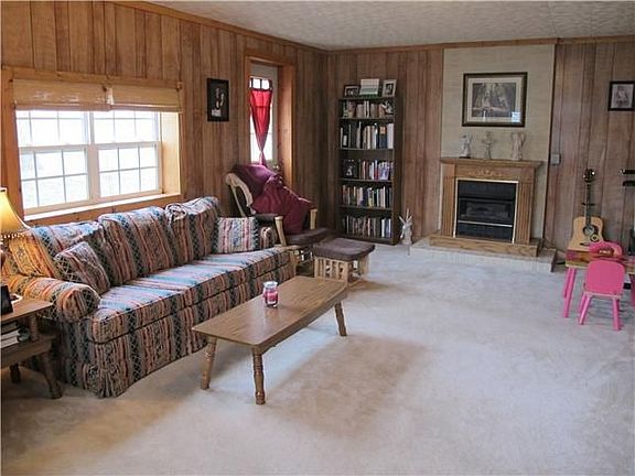 5th image of 272 Fairlane Dr