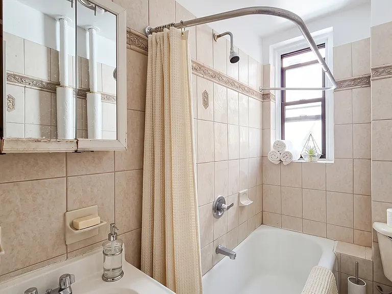 652 W 160th St #3E — Photo 6