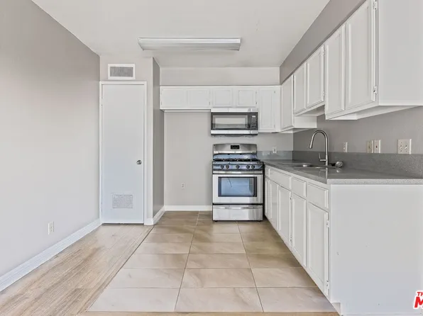 820 S St Andrews Pl APT 303, Los Angeles, CA 90005