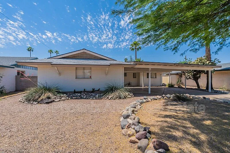3 bed, 2.0 bath, 1968 sqft, $2,650 — Photo 2