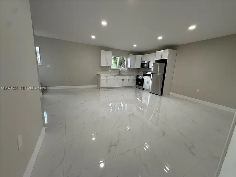 17690 NE 19th Ave — Photo 3