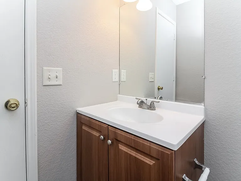 822 Cascade Dr — Photo 14