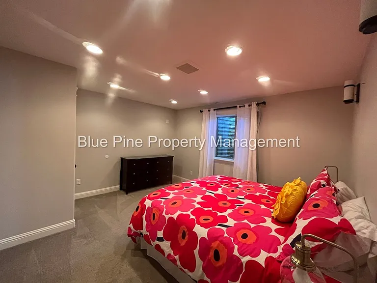 340 Chateau Dr #1 — Photo 28