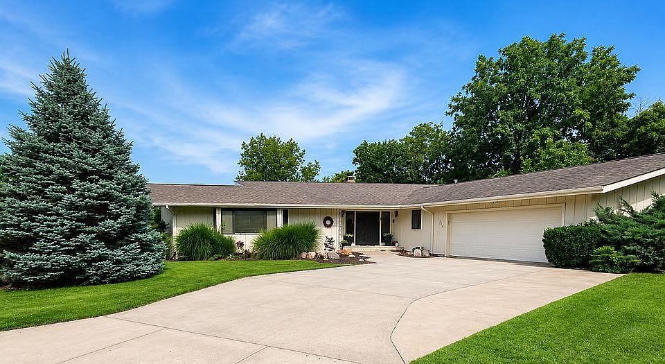 1st image of 3304 Crystal Dr