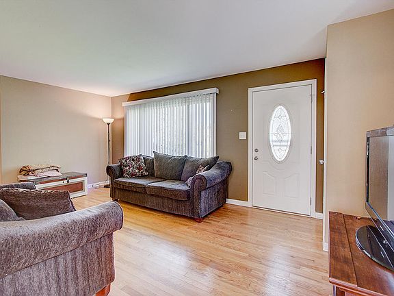 4th image of 3445 E Oak Ln