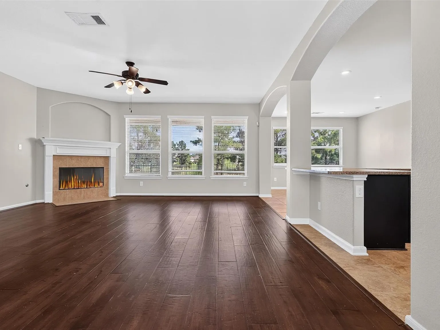 4 bed, 3.0 bath, 2384 sqft, $2,795 — Photo 4