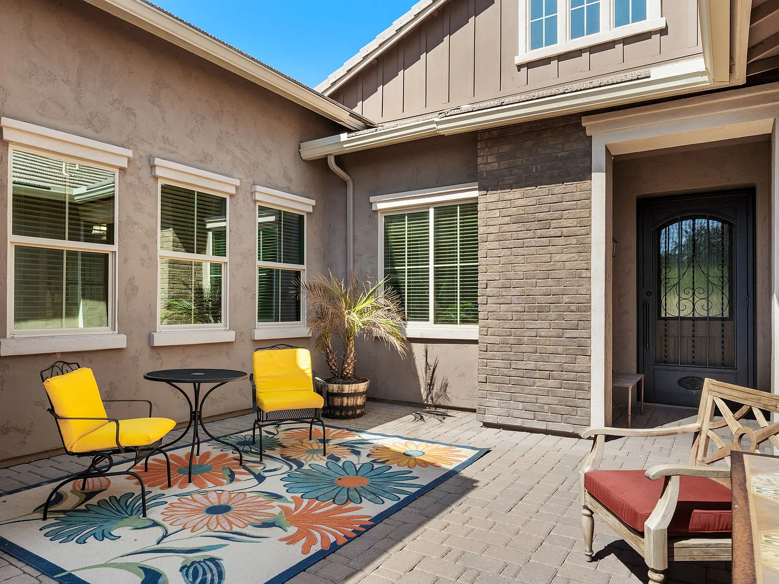 4 bed, 2881 sqft, $3,600 — Photo 3