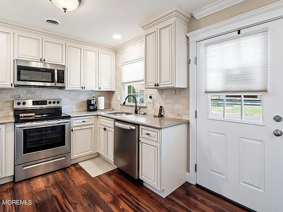 3rd image of 86A Buckingham Drive