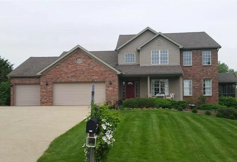 545 Fairway Dr photo 1