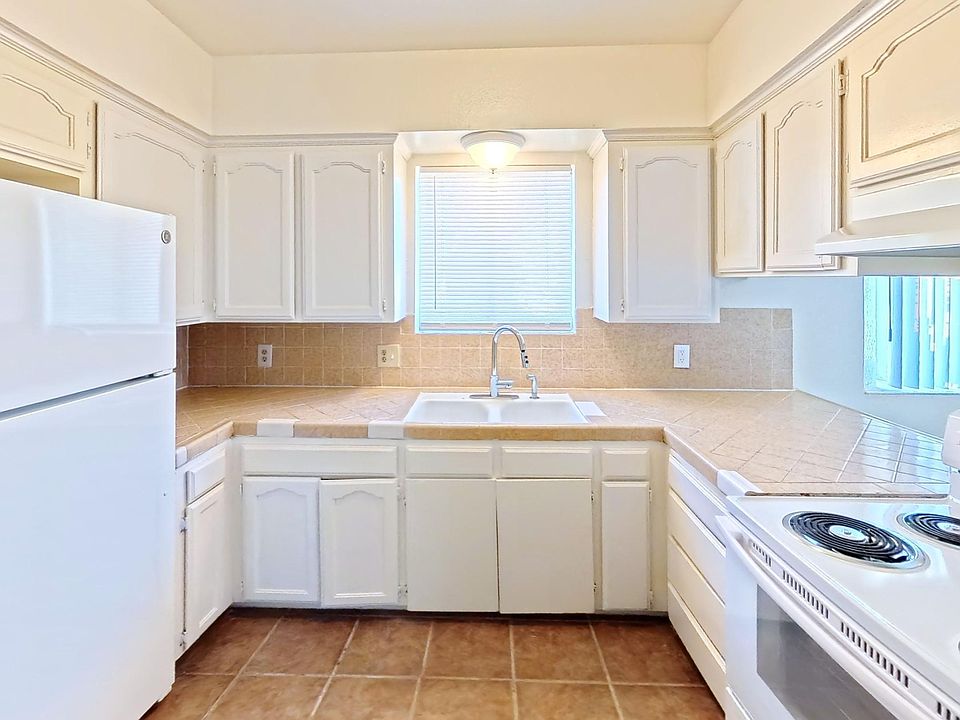 1st image of 4405 N Dante Ave