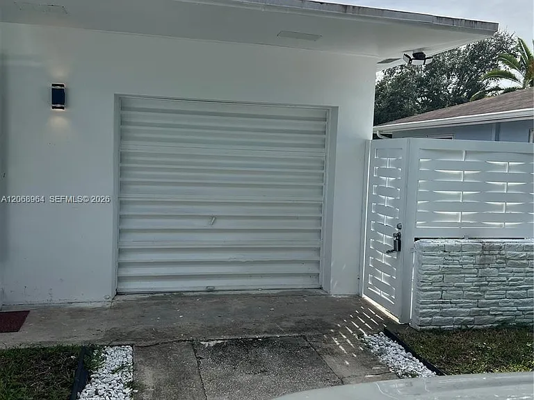 850 NE 127th St — Photo 32