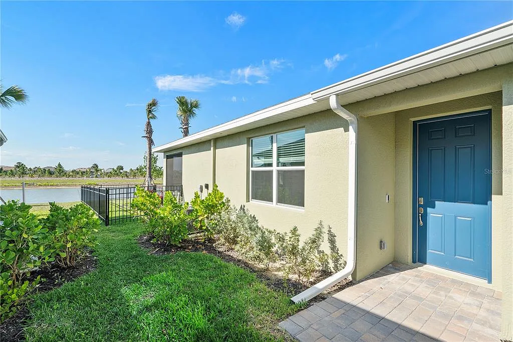 2 bed, 2.0 bath, 1516 sqft, $2,200 — Photo 2