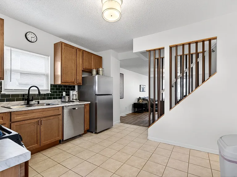 138 W Loretta Ave — Photo 21