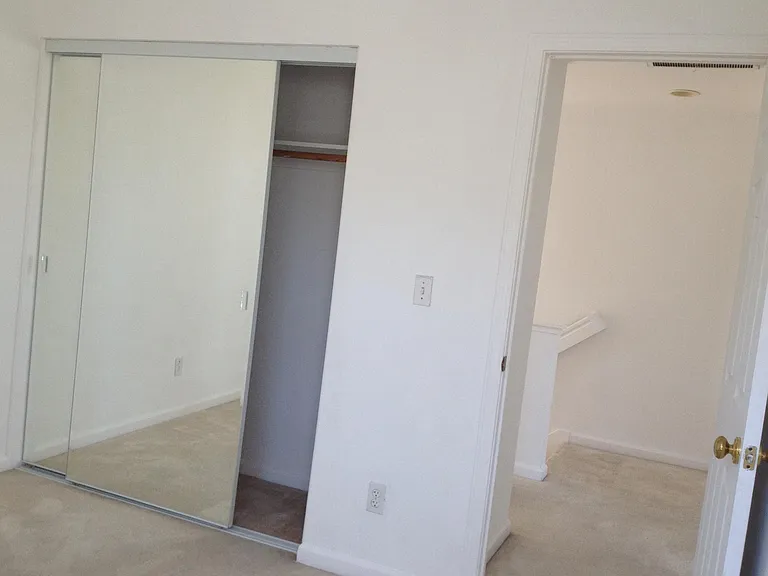 5 Holtz Ct — Photo 27