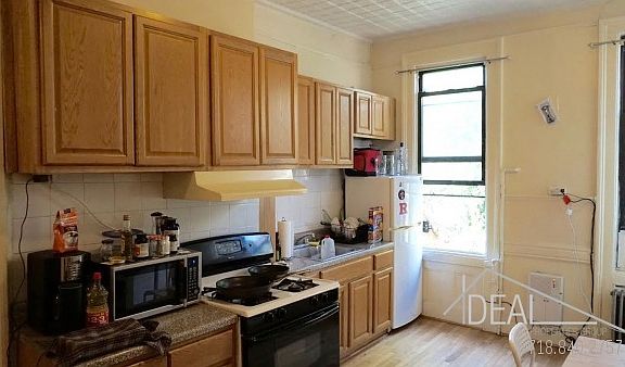 3rd image of 43 Montrose Ave #2RF