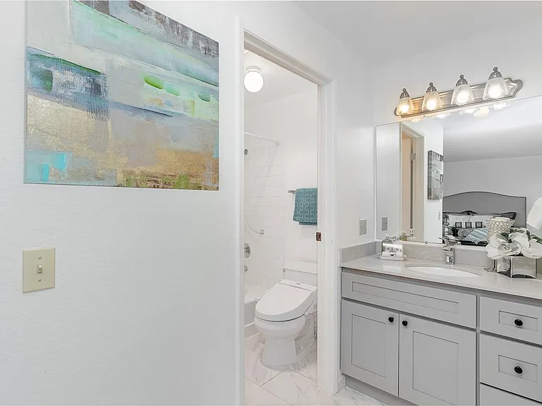 10211 NE 16th Pl #R8 — Photo 18