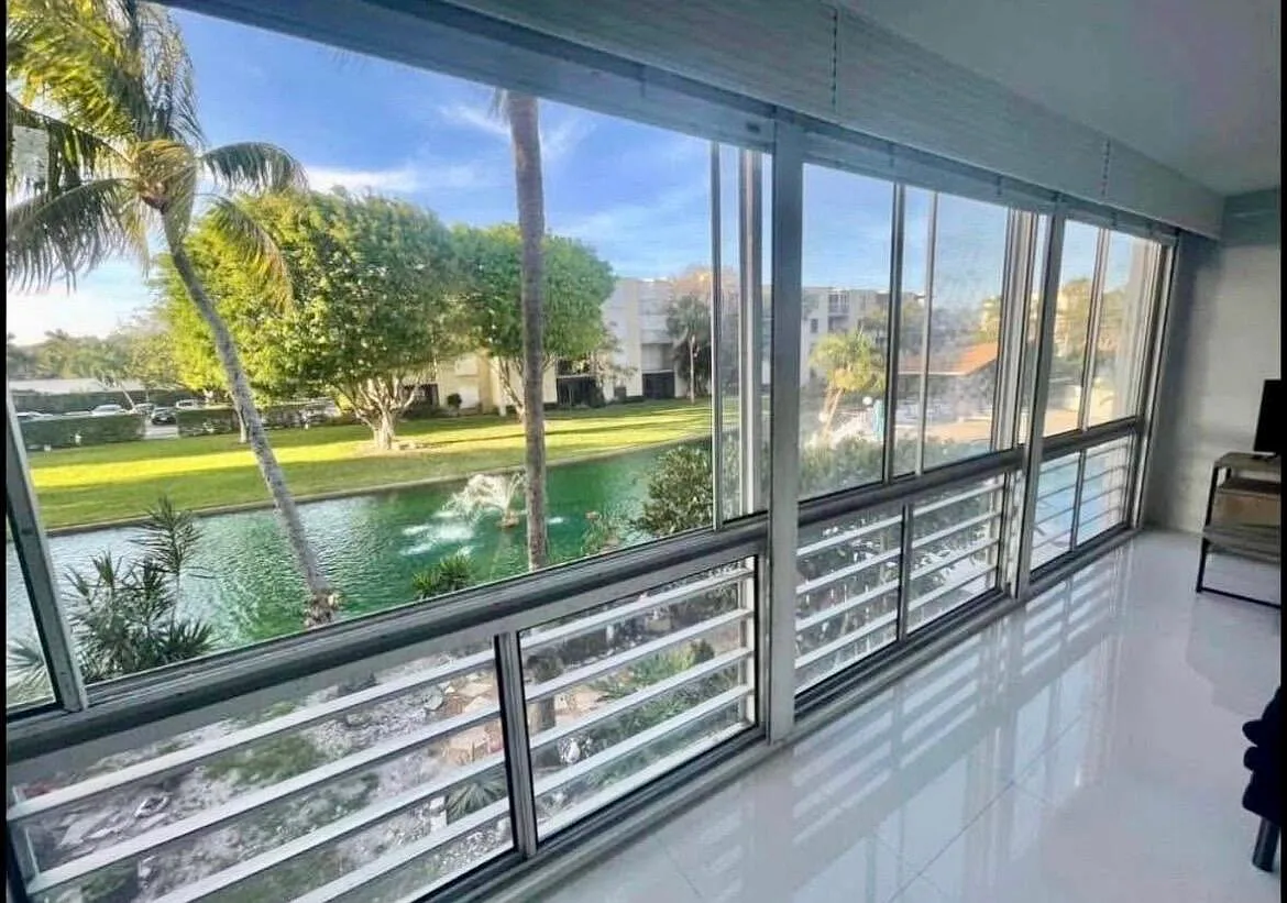 2 bed, 2.0 bath, 1095 sqft, $2,300 — Photo 2