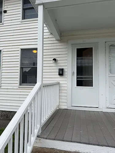 32 B St Photo 1