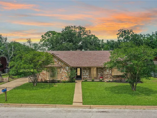 3703 Stillmeadow Dr, Bryan, TX 77802