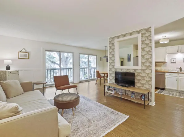 7267 Hunters Run #46C, Eden Prairie, MN 55346
